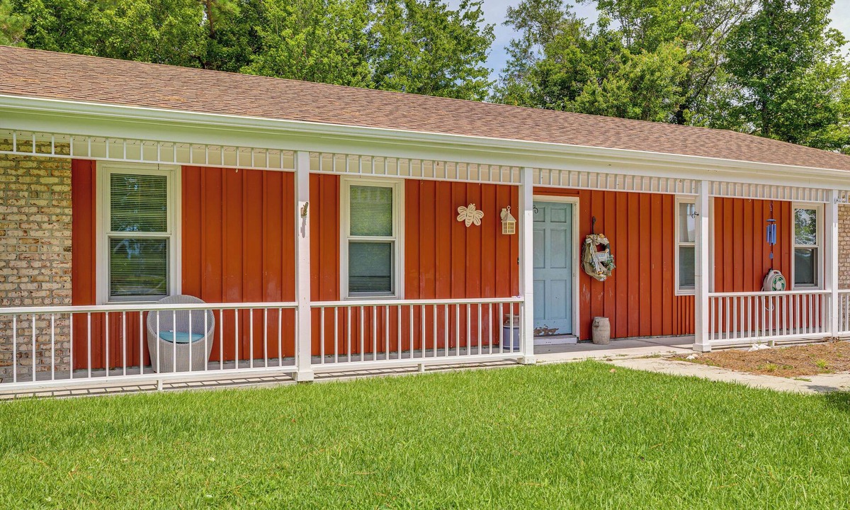 Morehead City Cottage | 4 Mi to Radio Island Beach: Family Cottage