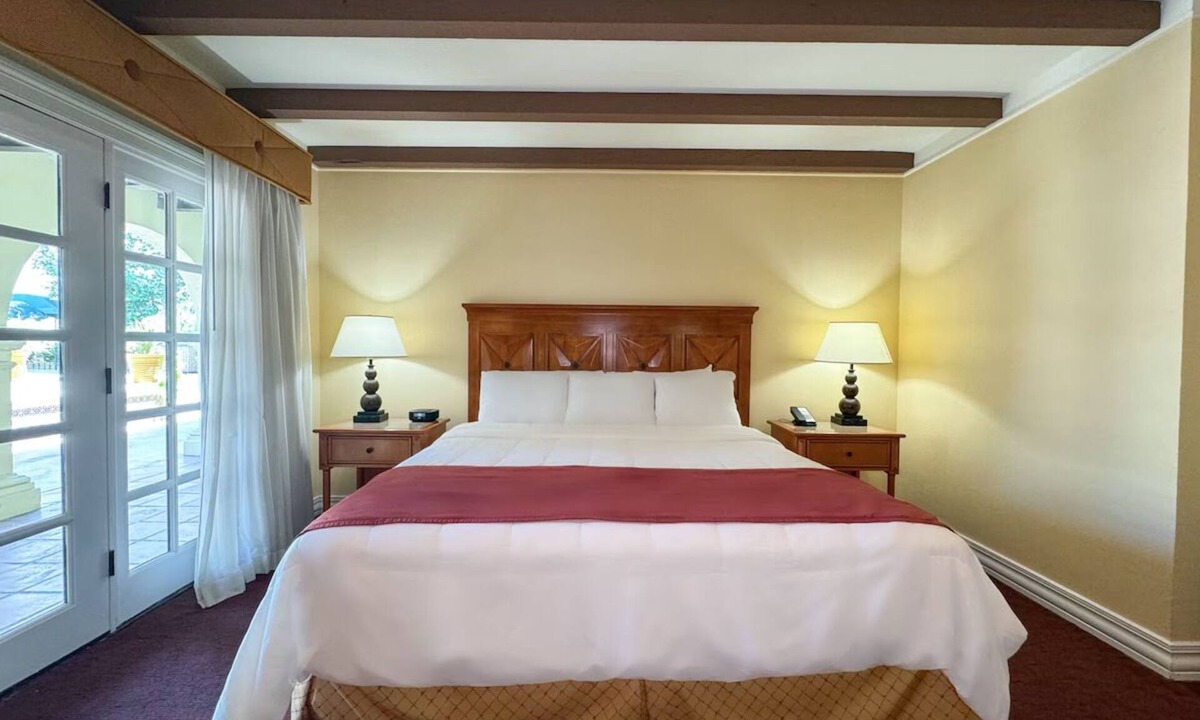 Western Division Hotel | 4 Refined King Suite with Pool, Hot Tub, Grill & Easy Access to Downtown Sights