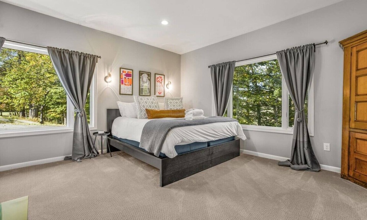 Batesville House | 40 Acre - Mechum Hill Guest Cottage