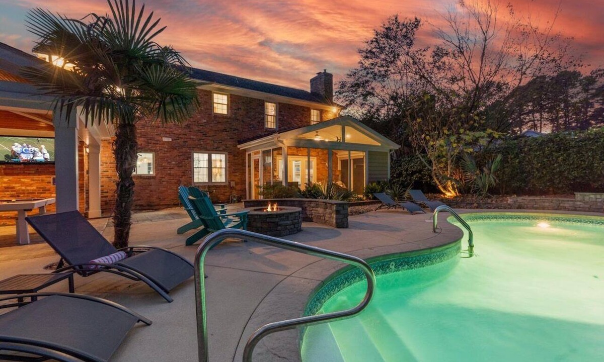 Raleigh House | 4BR, Excellent LOCATION, Pool, Hot tub, Game Room