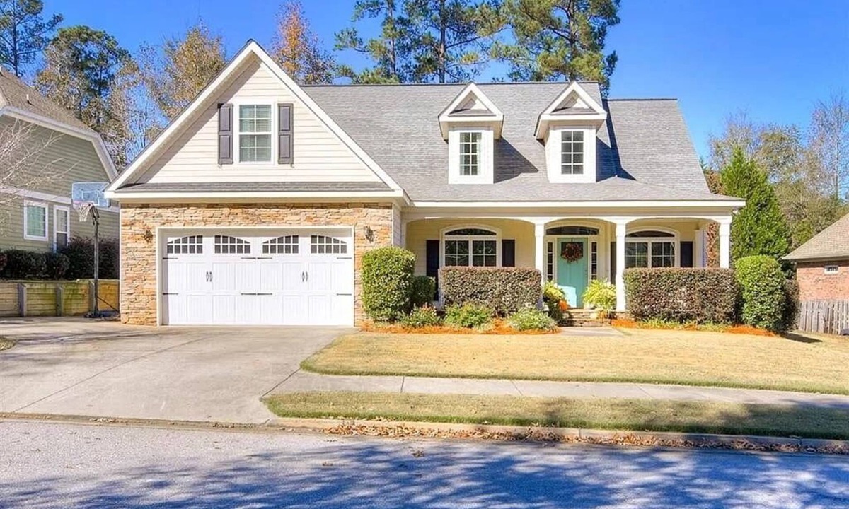 Evans House | 5 Bedroom Masters Rental with Pool and River Access