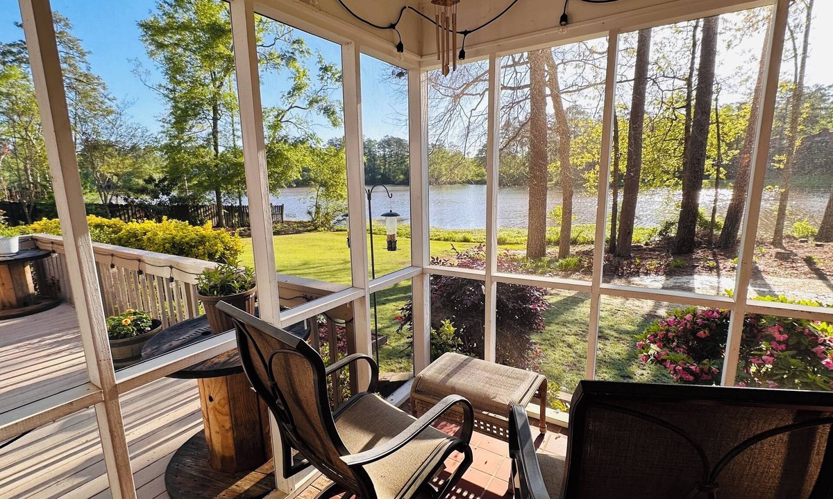 Martinez House | 5BR 3.5BA Lakefront Home, 3 Miles to Augusta National