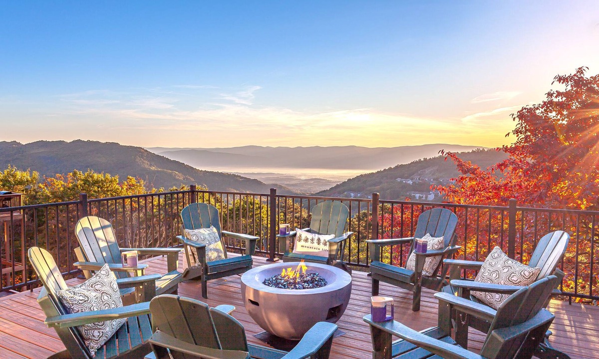 McGaheysville House | 5BR w/epic views, 2 decks, game rooms, EV, one-step entry, family-friendly!