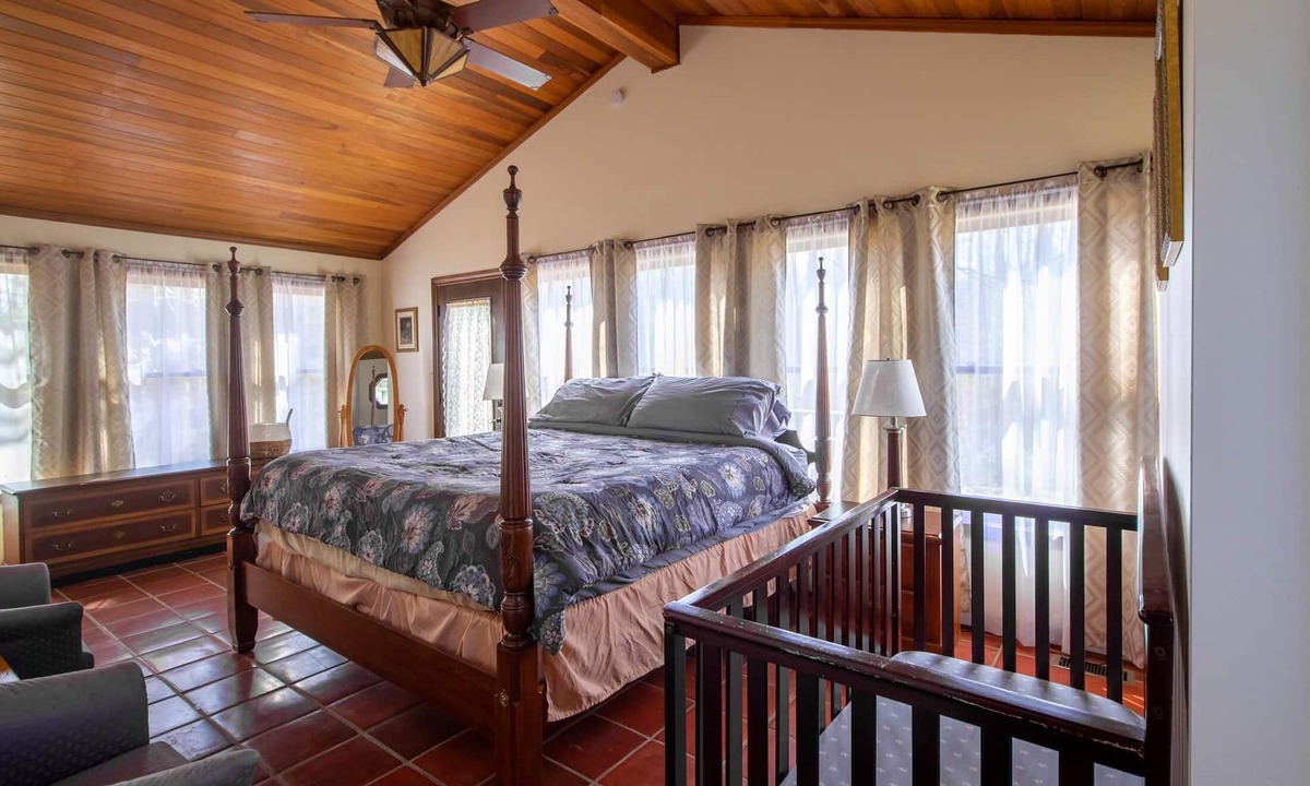 Bloomington House | 6-Bedroom House for 20+ Guests with Hot Tub, Dining Hall & Fire Pit, partially ADA compliant