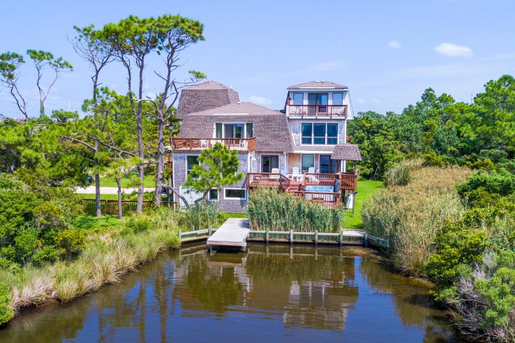 Salvo House | 7201 - Carols Soundfront Castle by Resort Realty