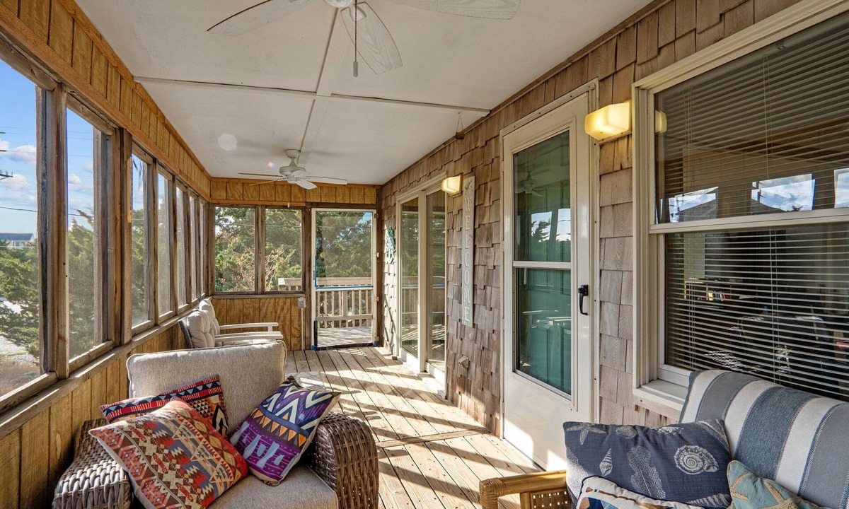 Avon House | 7531- Ginny Anne, 115 Yard Stroll to Beach. Sun Deck. Bring the Pooch.