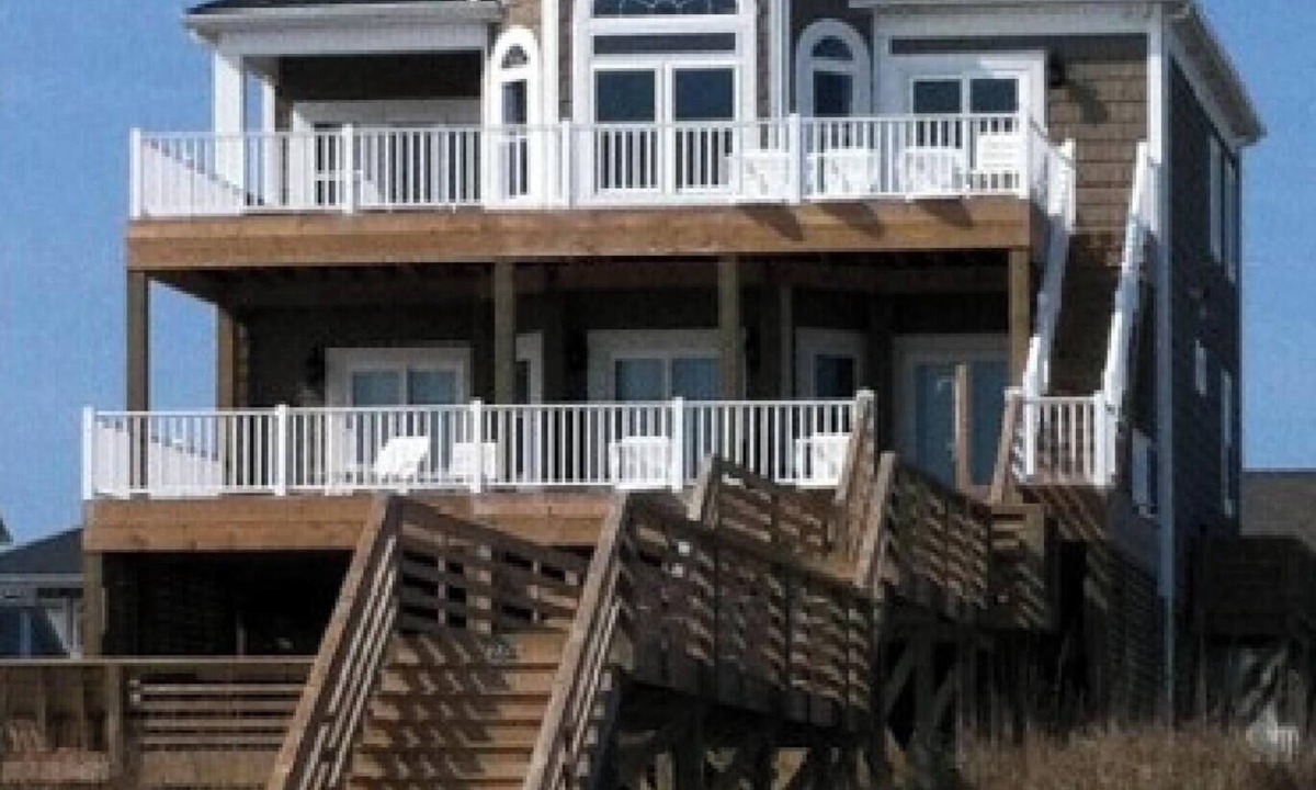 Ocean Isle Beach House | 8BR - OCEANFRONT Luxury❤️May 25-1, Aug 10-31 wks❤️ Elevator HotTub Pool PingPong