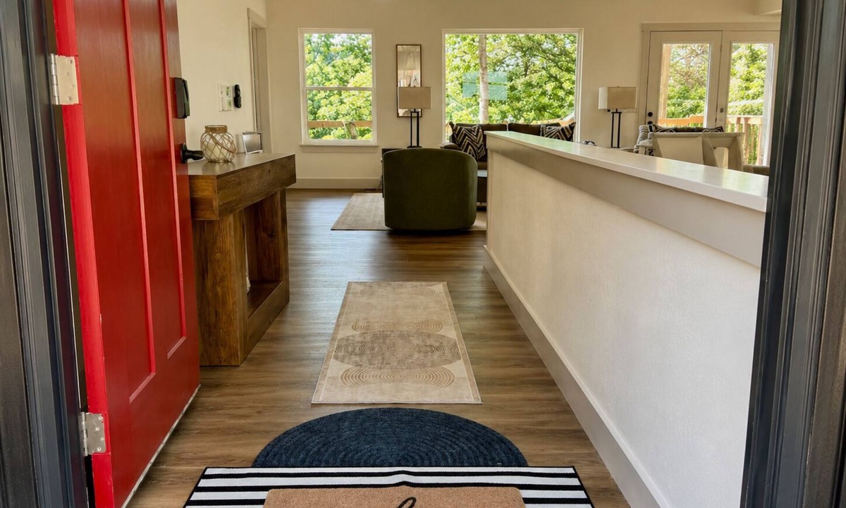 La Follette House | 9BR Theater Room Retreat: Dock Slip in cove, Sleeps 30! EV charger!