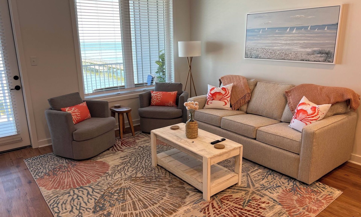 Issue Condo | A Crabby Alibi! 2-bedroom condo with seasonal pool access