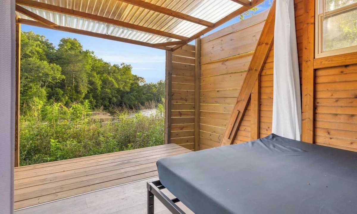 Greenville Cabin | A-Frame Camping Pod, W/ Bath House, 6 min to DT