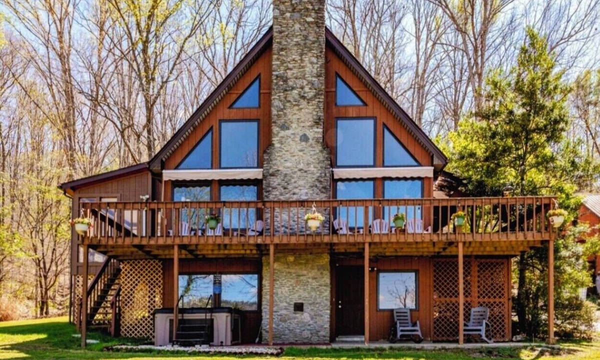 Irvine House | A-Frame Farm Retreat - Suffolk Punch Horses · Hot Tub · Sauna · Pond · 58 Acres