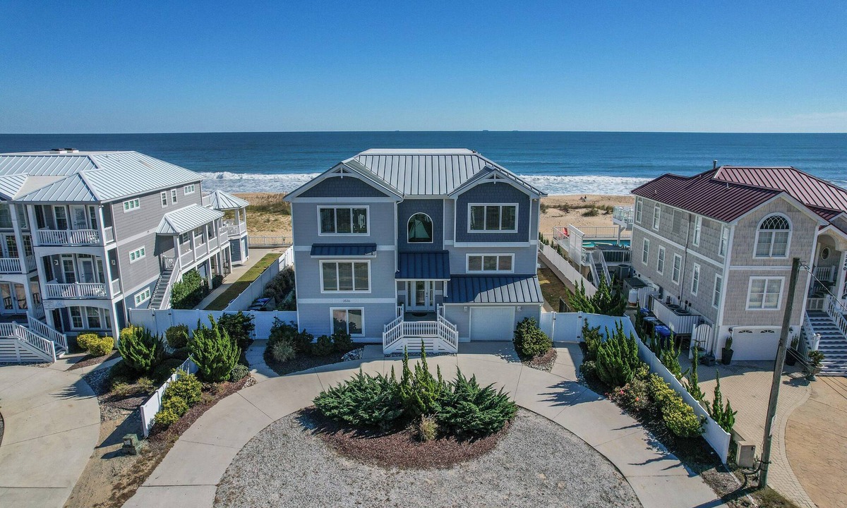 Sandbridge House | A Seahorse Wish- Oceanfront, 9 beds, Pool, Slps 24