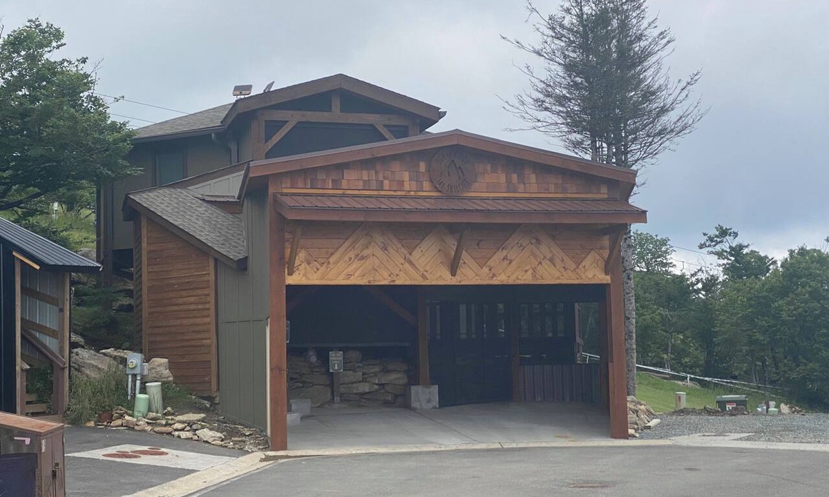 Banner Elk Cabin | A TRUE slope side ski in ski out cabin with amazing views.