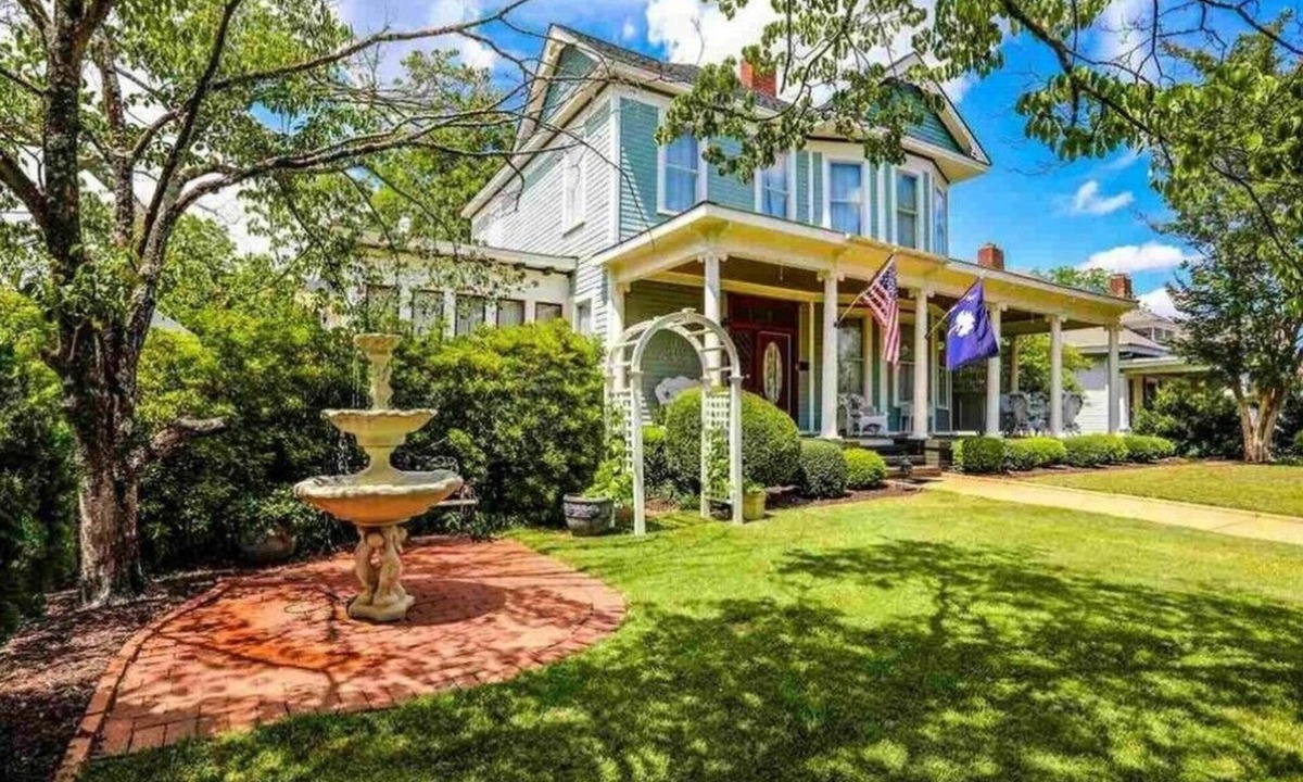 Anderson House | A Victorian Jewel circa 1907 w/modern accrutaments: Gourmet Ktch, Veranda, BBQ