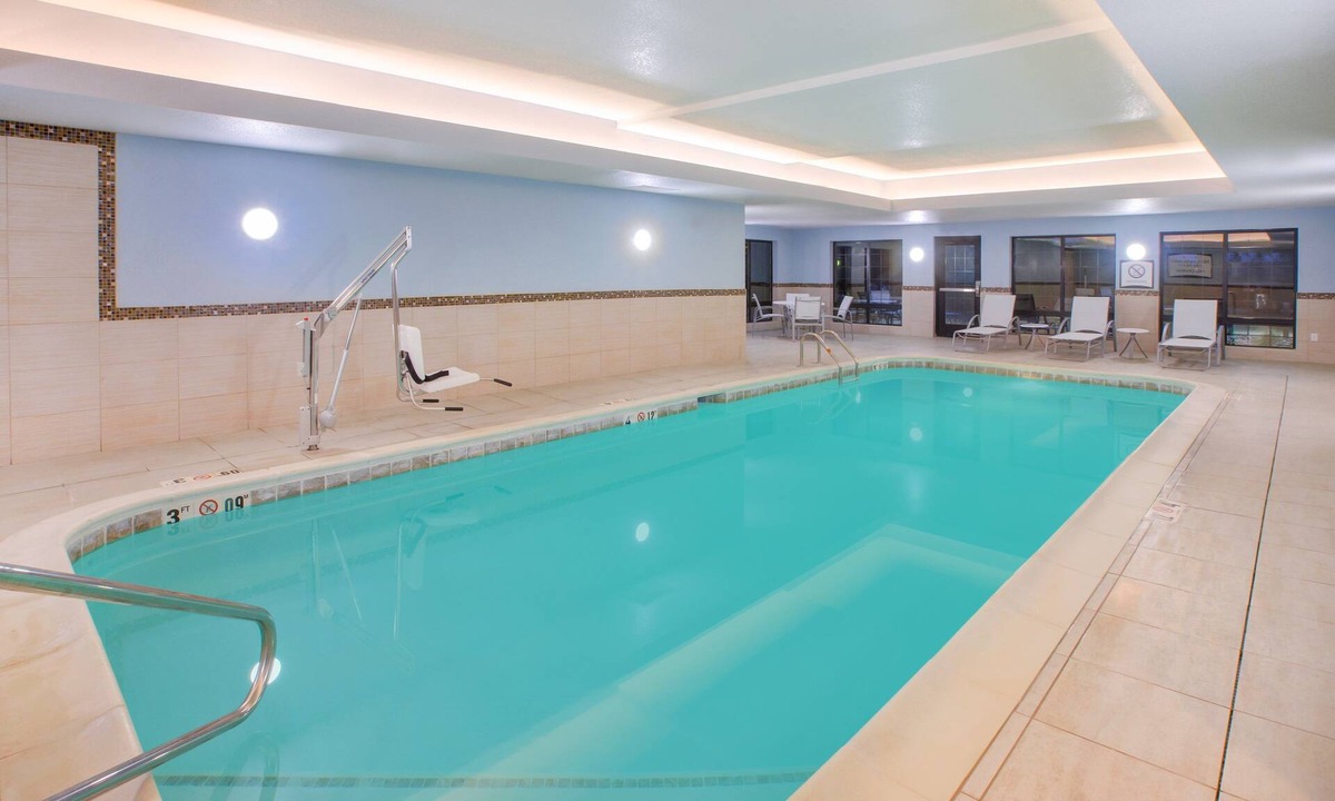 Benton Harbor Condo | Accessible 1BR Suite w/Roll-In Shower & Breakfast