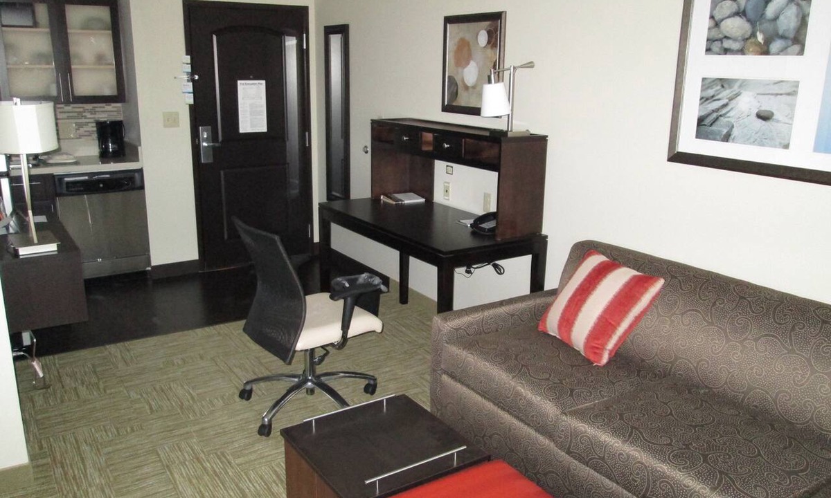 Bowling Green Apartment | Accessible 2BR Suite | Breakfast + Full Kitchen