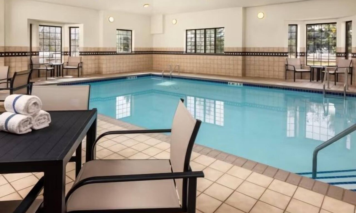 West Bloomington Apartment | Accessible Queen Studio | Hot Breakfast & Hot Tub