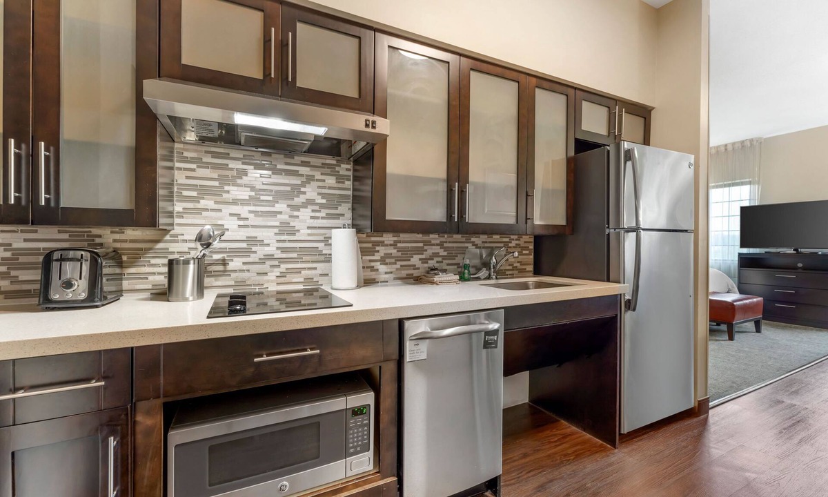 Warrendale Apartment | Accessible Queen Studio w/Kitchen | Hot Breakfast