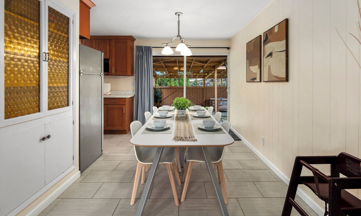 Meadowbrook House | Acclaimed 4BR Modern Eclectic Great Patio & Yard Pet Friendly