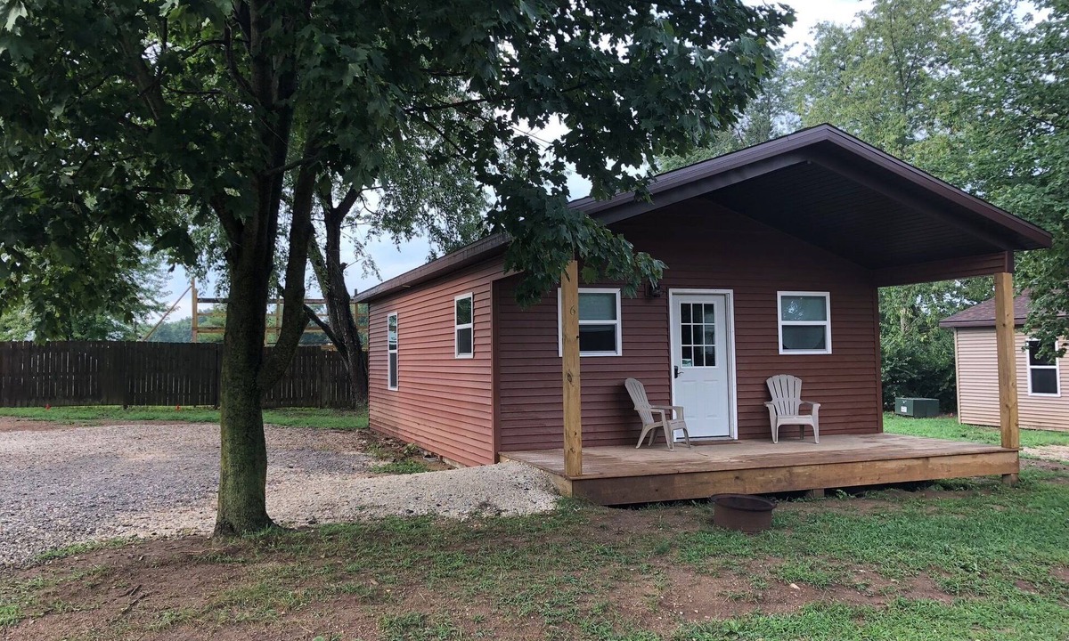 Attica House | ADA Friendly 2 Bedroom Efficiency Luxury Cabin