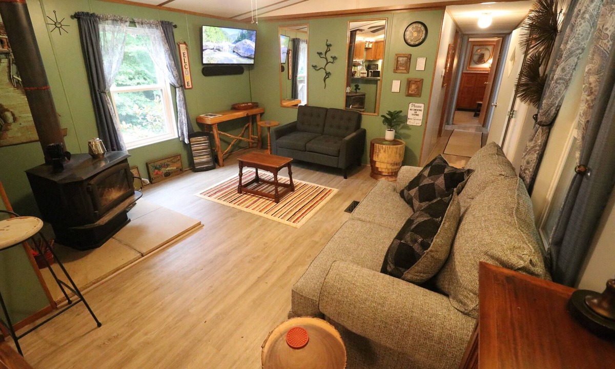 Crossville House | Adorable 3BR Retreat with Gig-Speed WiFi in Middle Tennessee