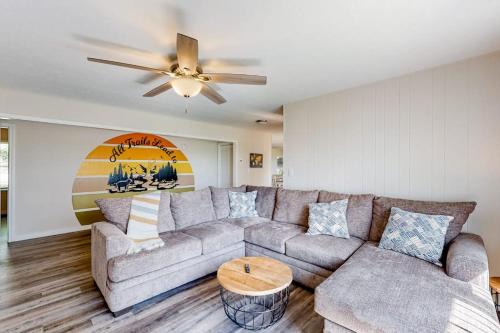 Mills River House | All Roads Lead to Here