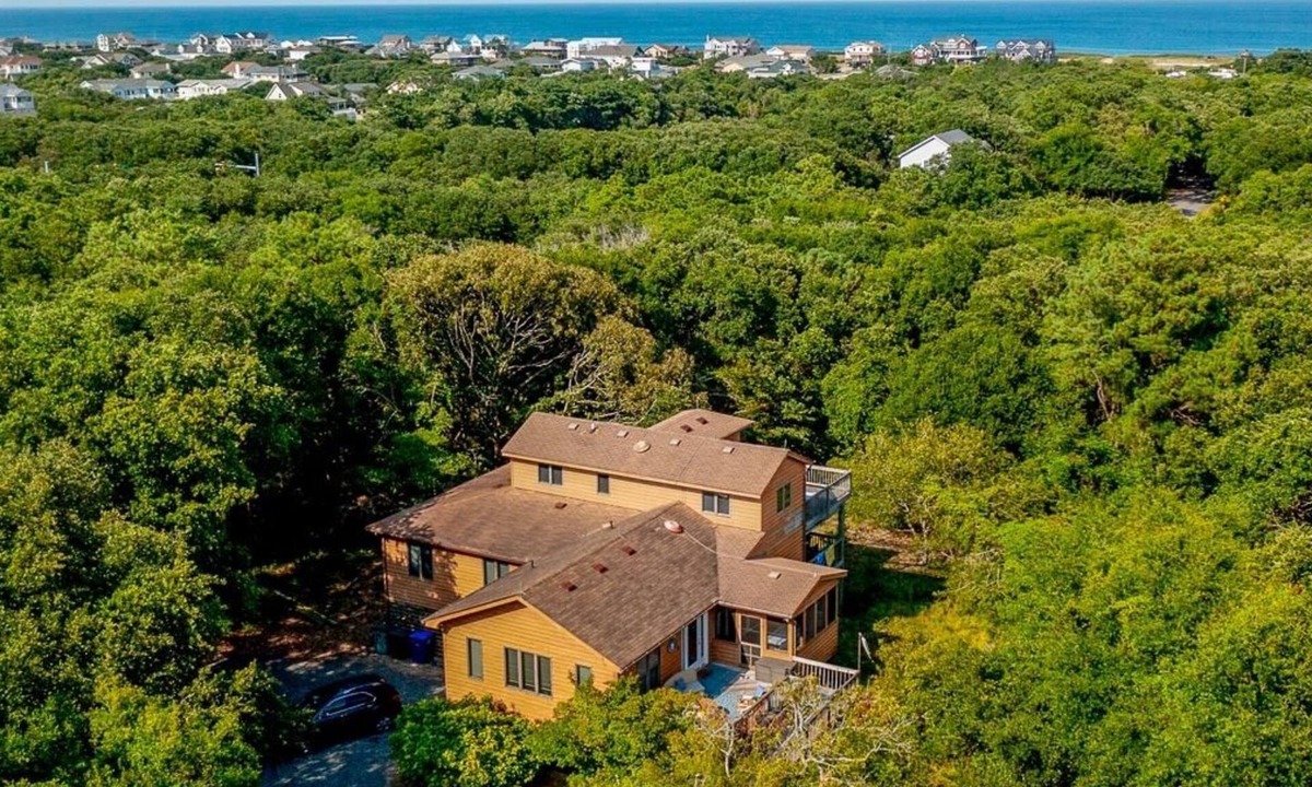 Southern Shores House | Aloha Acre - Secluded 4 BR home with Entry Ramp, on large double lot, close to beach