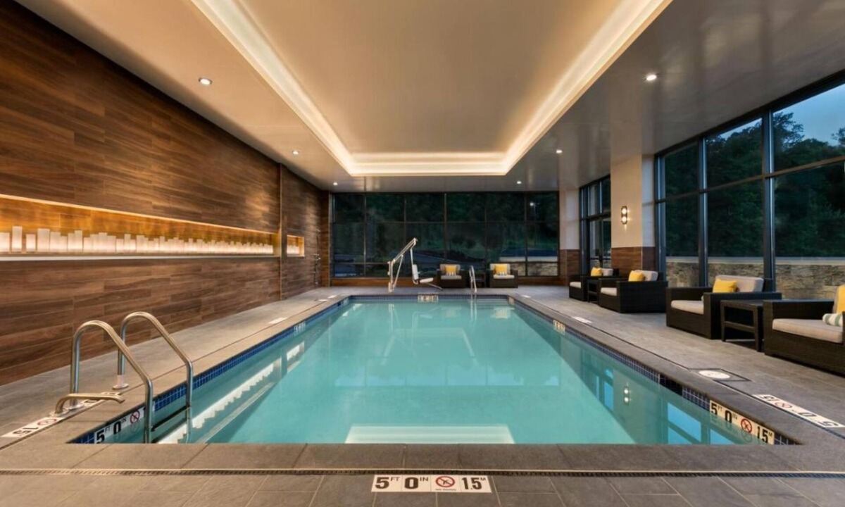 Berkeley Heights Hotel | Always a Great Idea To Unwind! 2 Relaxing Units, Onsite Pool, Pets Allowed!