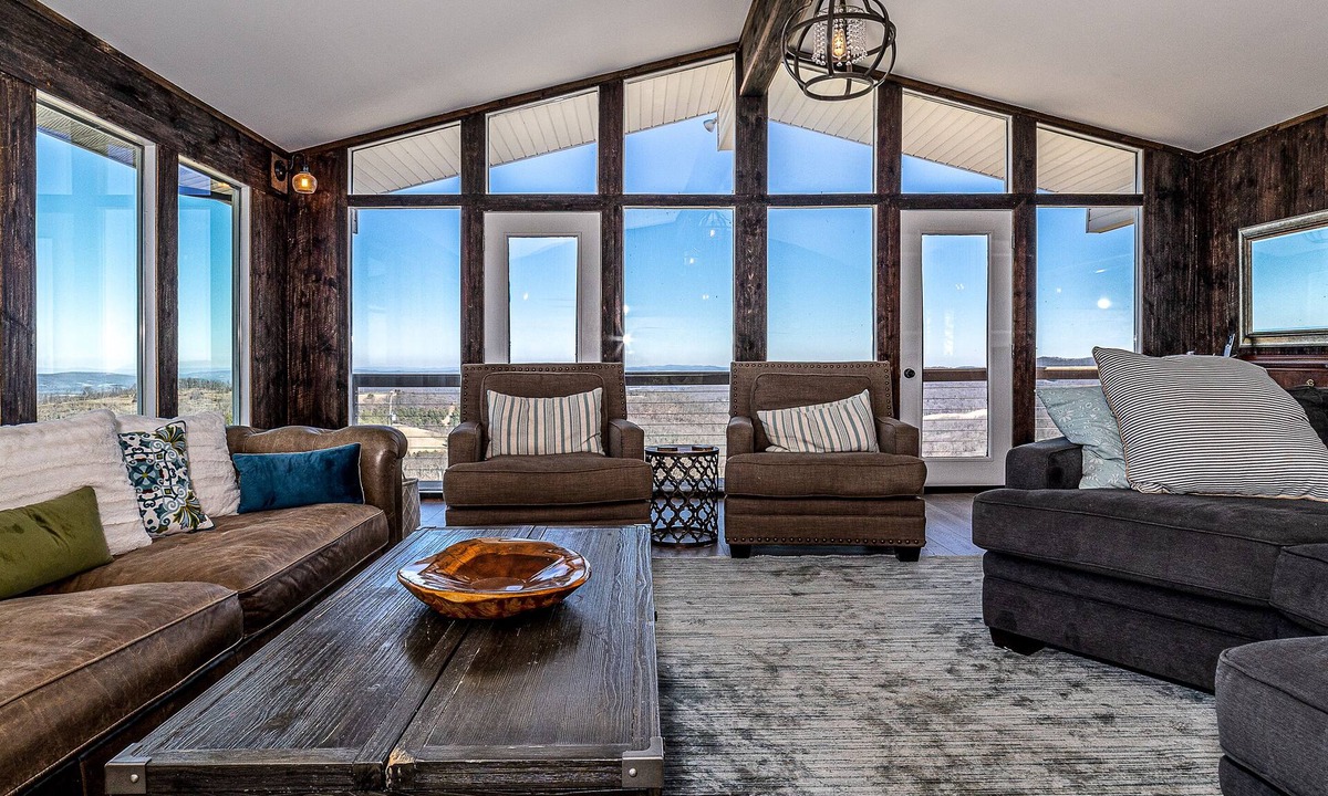 Burks Fork House | Amazing 360 mountain top views, walk to the winery, near Blue Ridge Parkway