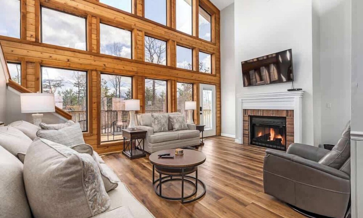 Chalet Village Cabin | Amazing Grace: HotTub PoolTable 4 KingSuites