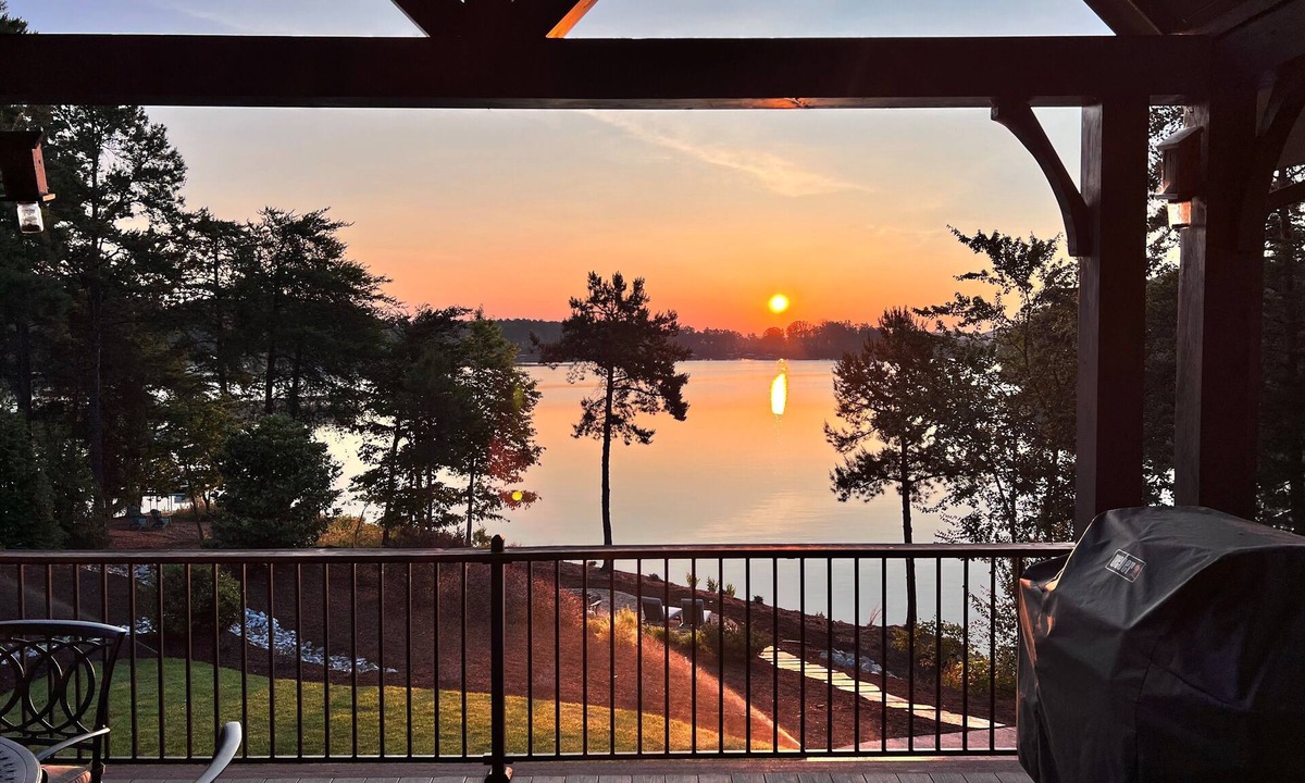 Seneca House | Amazing Waterfront Location on Lake Keowee!