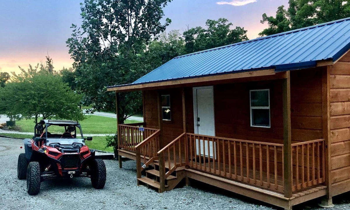 Jamestown Cabin | Amazing Wooden Cabin Close to Great Hiking Trails in Jamestown, Tennessee