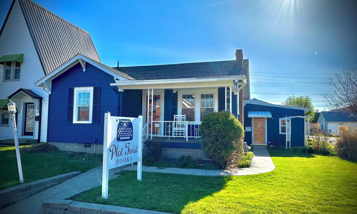 South Charleston Apartment | An All-Access Bookstore Vacation in Charleston, West Virginia
