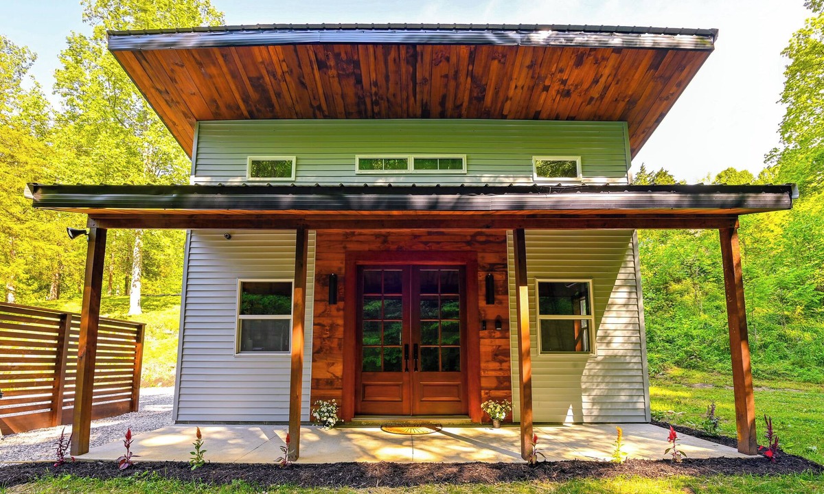 Mount Vernon Cottage | Appalachian Cabin Haven! Gateway to Lake Linville!