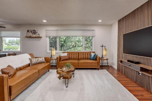 Downtown Anchorage Apartment | Artistic downtown 2br king bed