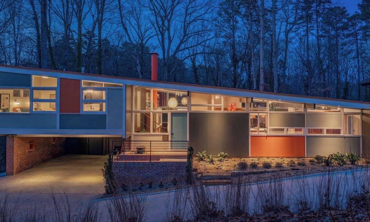 Southwest Raleigh House | ✨ AS FEATURED IN ATOMIC RANCH MAGAZINE ✨