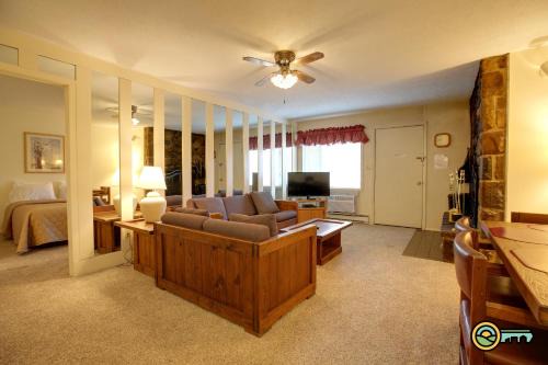 Mount Jackson House | Aspen East Unit #124