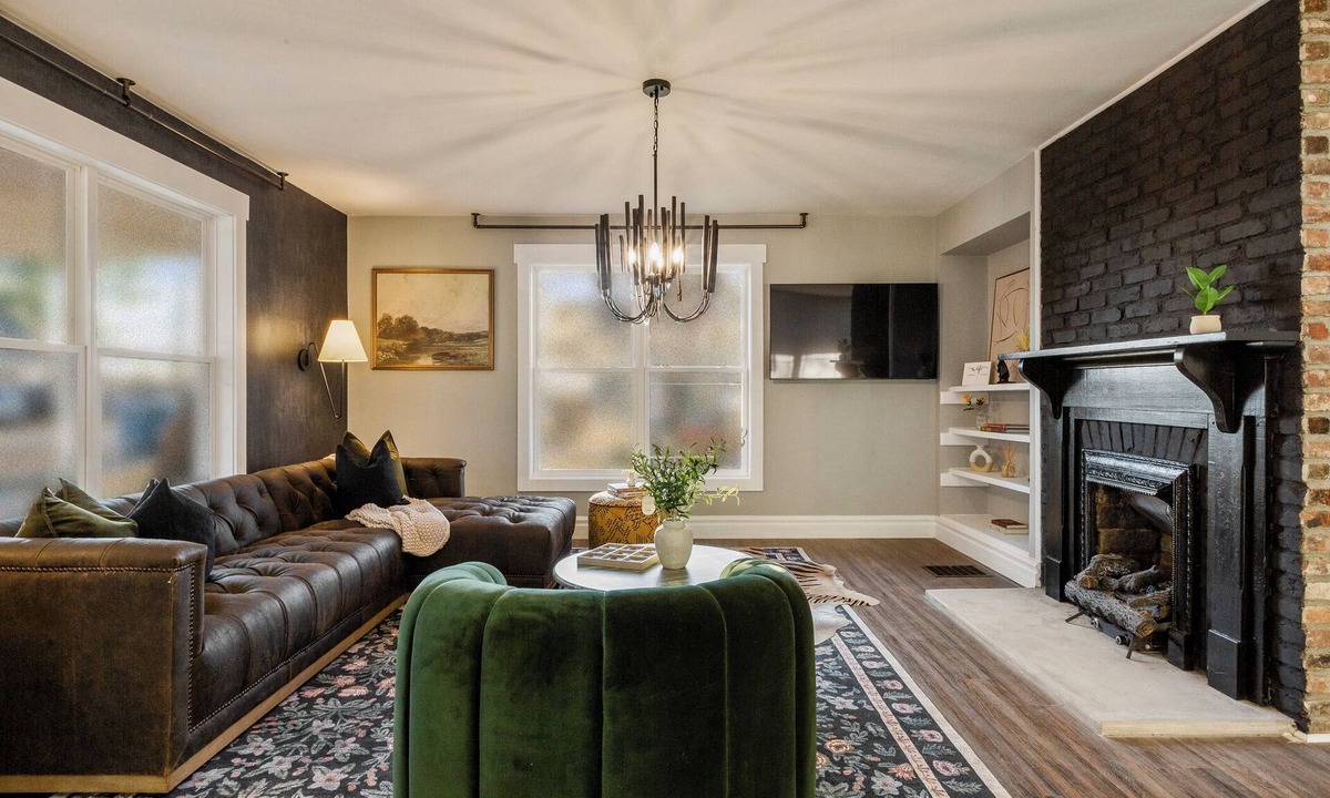 Lawrenceburg House | Award-winning 3 king bedroom retreat in historic downtown Lawrenceburg, steps from Main Street and minutes to the Kentucky Bourbon Trail.