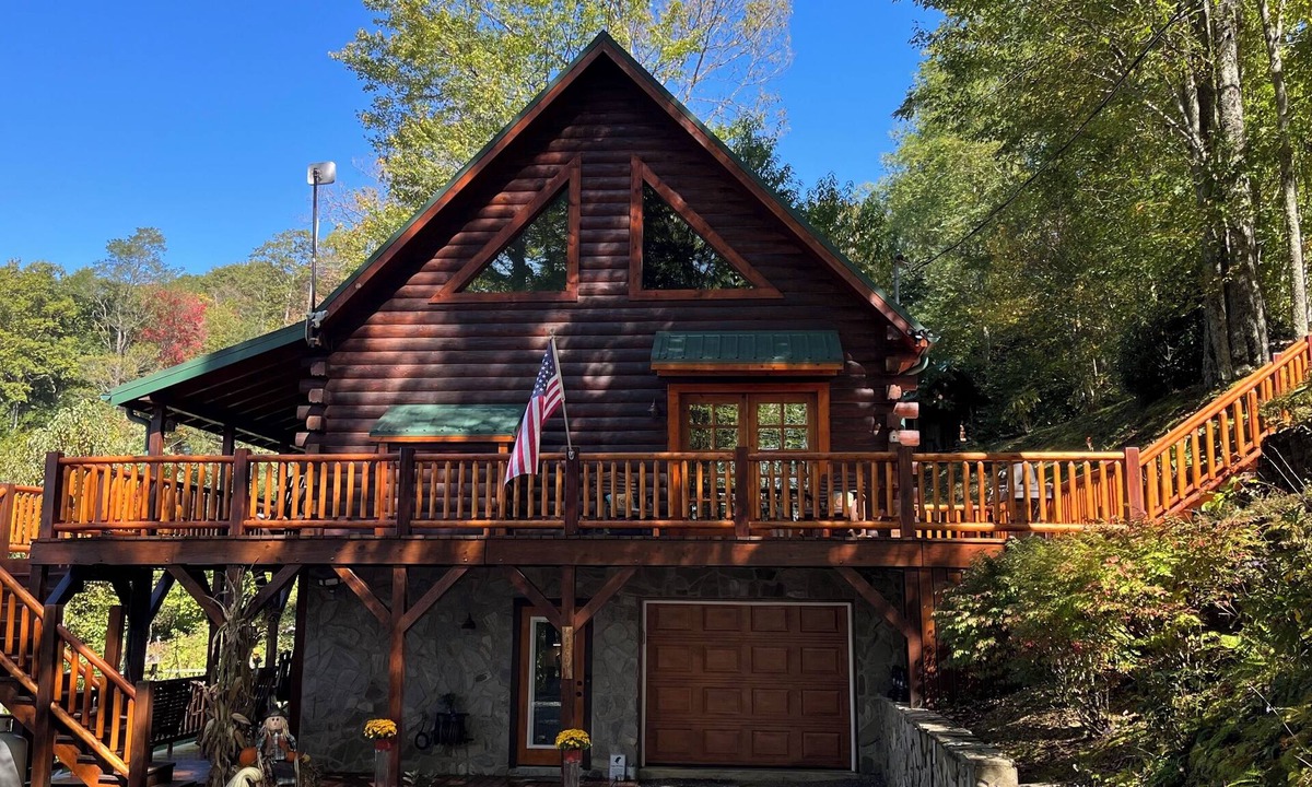 Cranberry Falls Cabin | Awesome mountain escape with long range Mountain views with stunning sunsets!