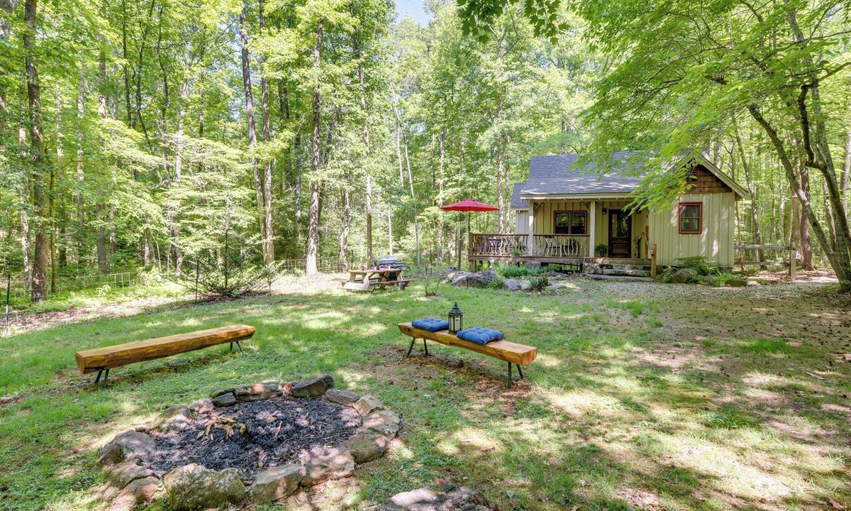 Cleveland Apartment | Back on Market! Creekside Cottage Near Table Rock