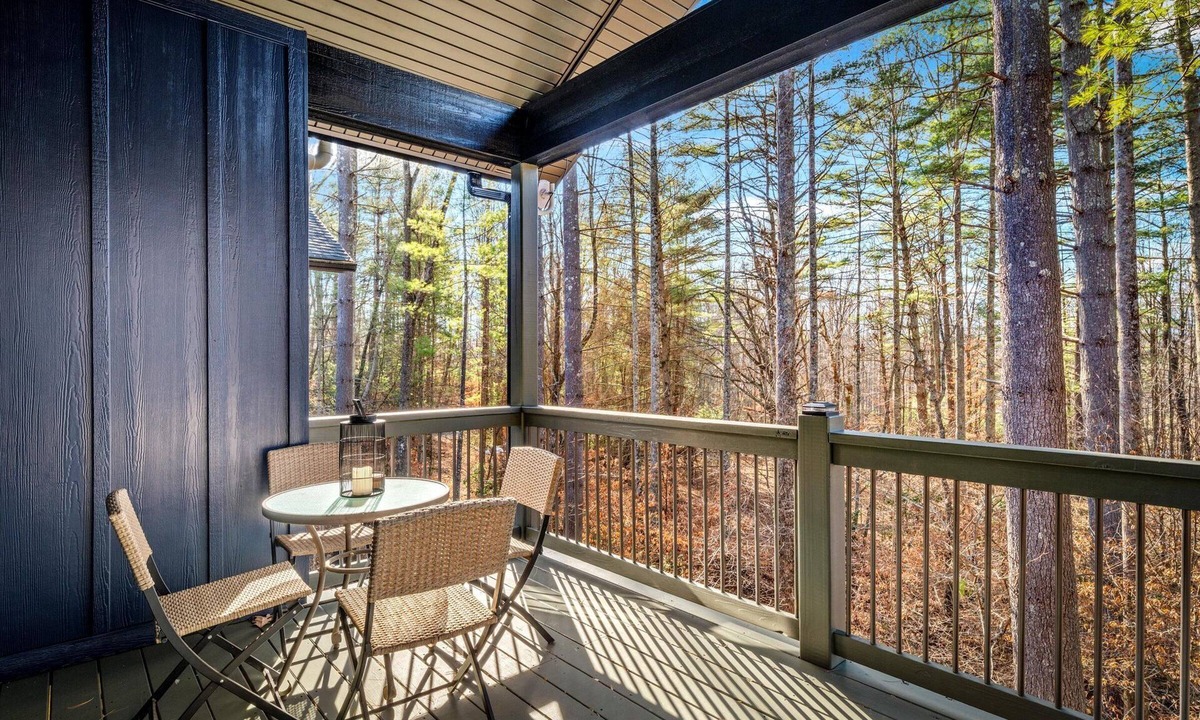 Horse Shoe House | Backwoods Retreat