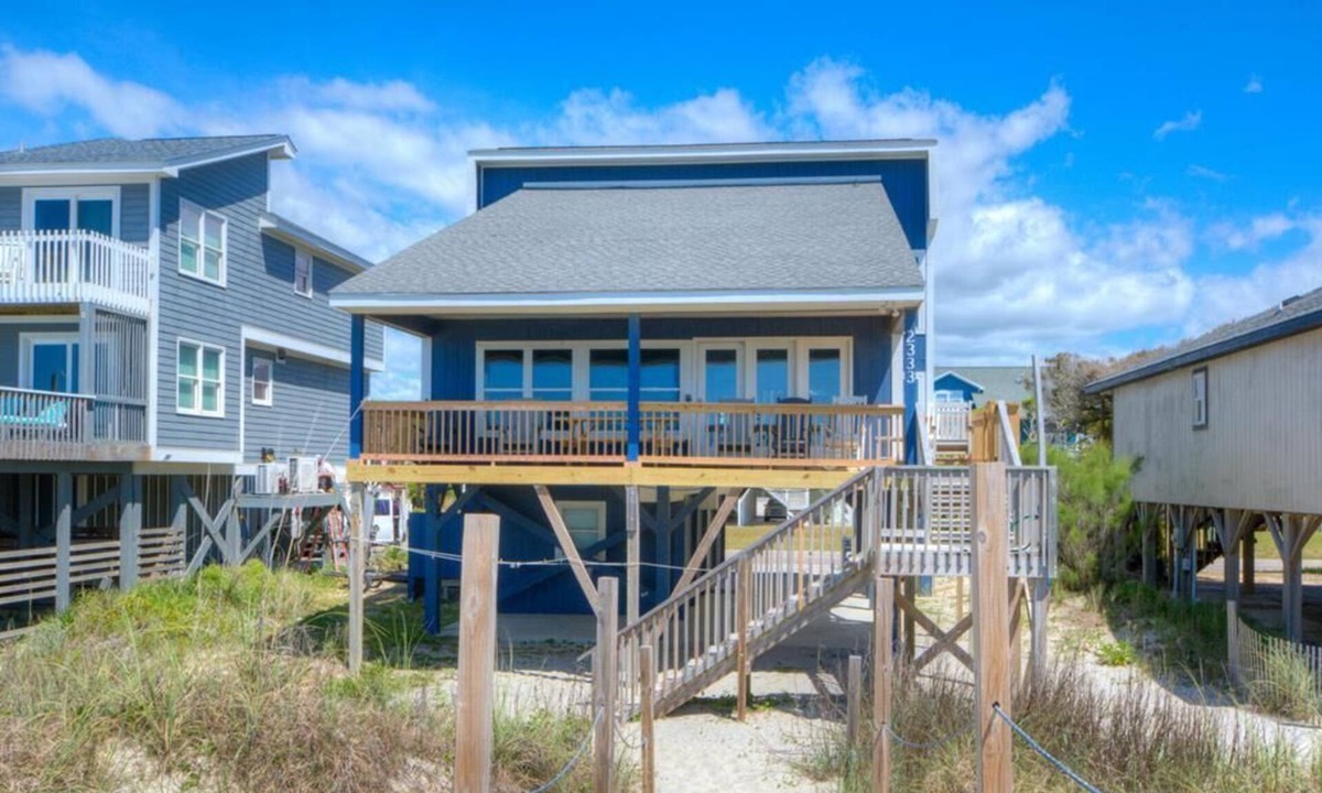 Long Beach House | Barefootin Bs, 5-bed, 2-bath—perfect for family fun!