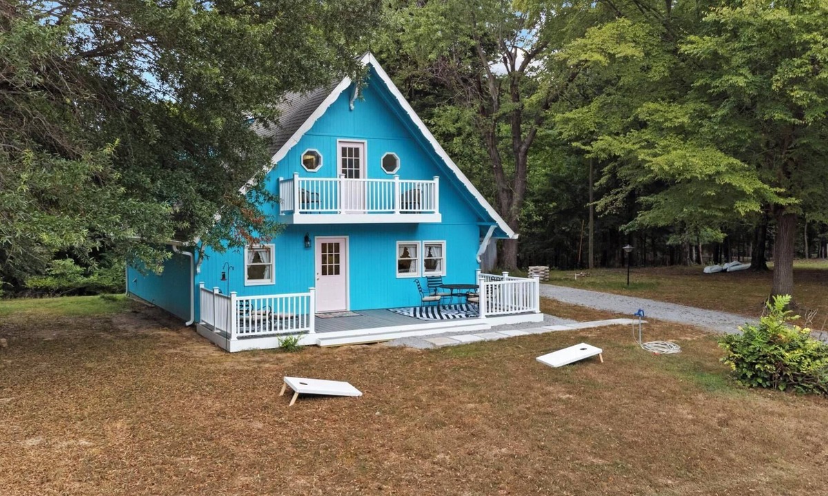 Kuttawa House | Barkley Bungalow-Family-friendly lakeside retreat near tons of local attractions