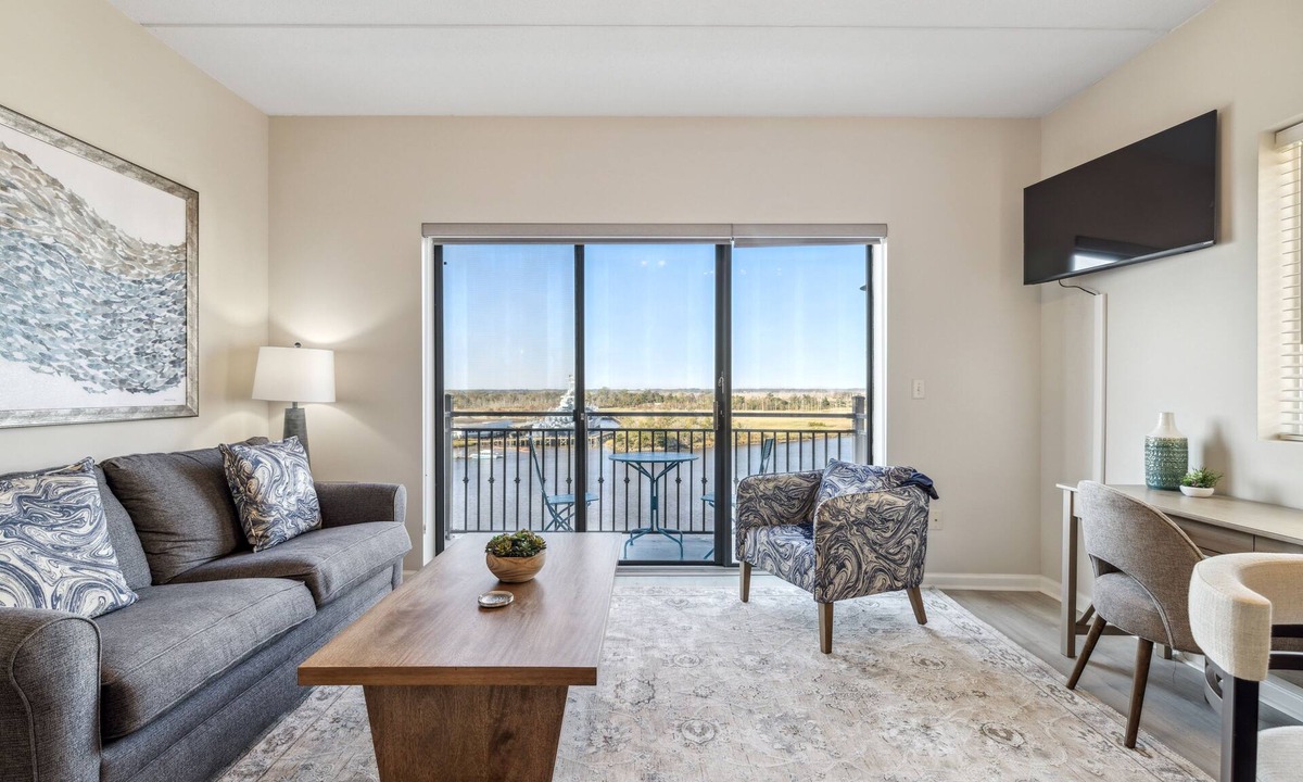 Downtown Wilmington Apartment | Battleship Vista - Parking