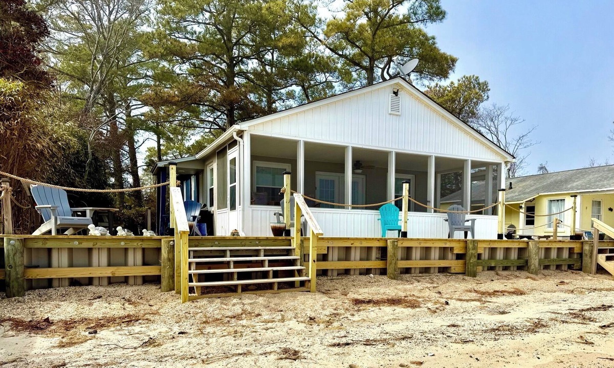 Point Lookout Cottage | 𝑩𝑨𝒀 𝑺𝑰𝑫𝑬 𝑹𝑬𝑻𝑹𝑬𝑨𝑻, ON THE SANDS OF THE 𝐂𝐇𝐄𝐒𝐀𝐏𝐄𝐀𝐊𝐄 𝐁𝐀𝐘