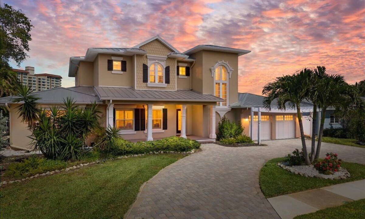 Bay Esplanade House | Bayfront Bliss | 4BR Waterfront Home | Private Dock with Boat Lift, BBQ & Fire Pit