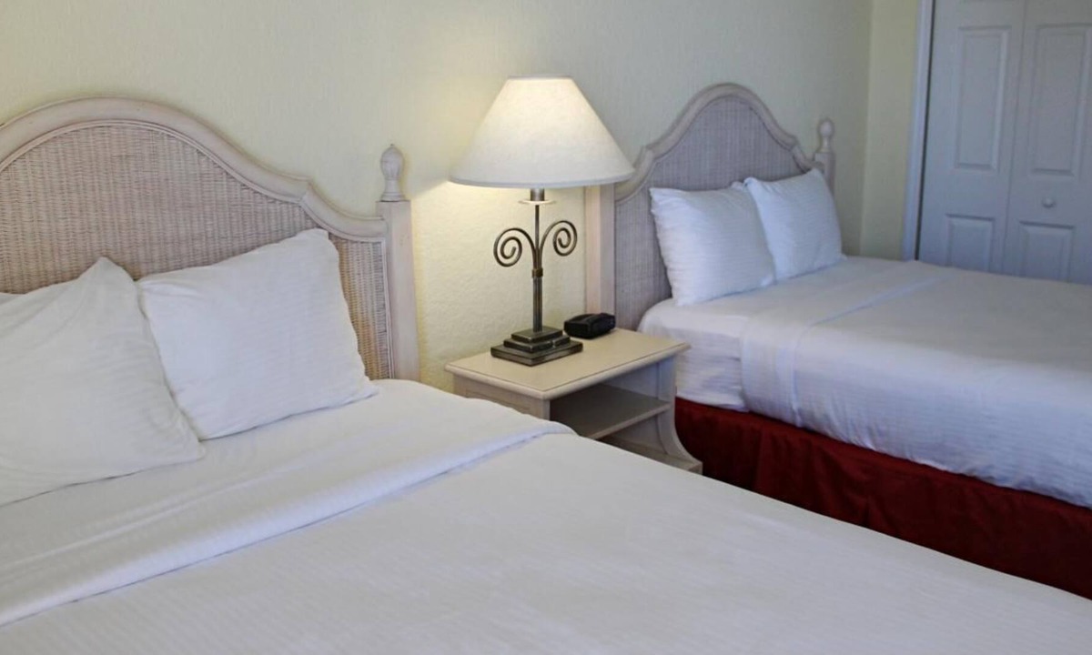 Bostroms Resort | Beach Adventure! 3 Spacious Units, Kitchen, Beachfront, Pool, Surfing