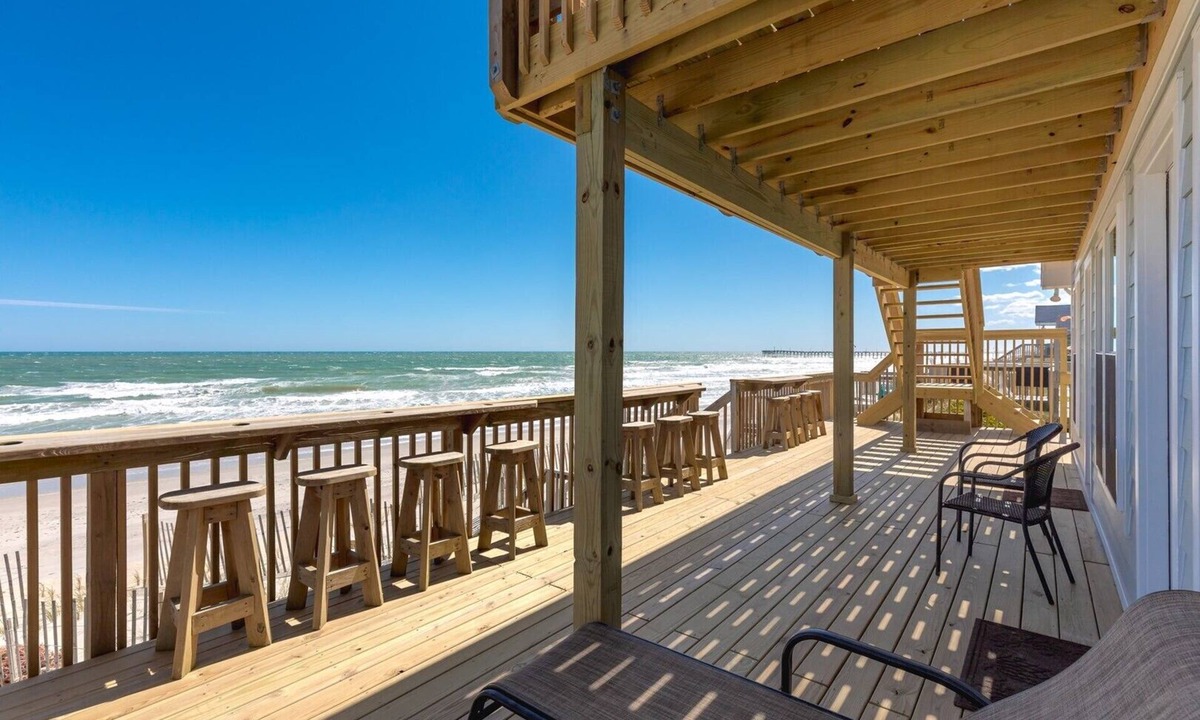 Surf City House | Beach Barn - Nice 5BR Oceanfront Home in Heart of Surf City
