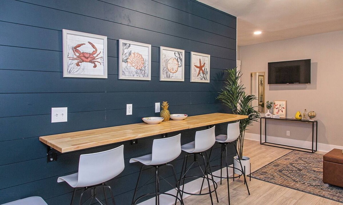 Clarksville Apartment | Beach Vibe 2 Miles to Whiskey Row Main Street Louisville Bourbon City Museum Row