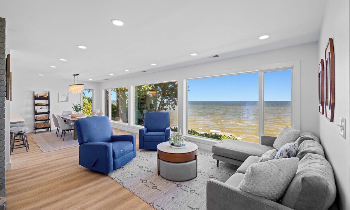 Calvert Beach-Long Beach House | Beachfront! Family Friendly, Shark Tooth Hunting & Panoramic Bay Views